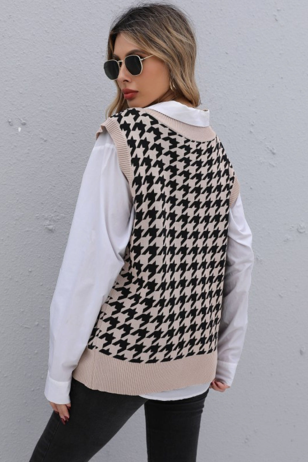 Perfee Houndstooth V-Neck Knit Vest