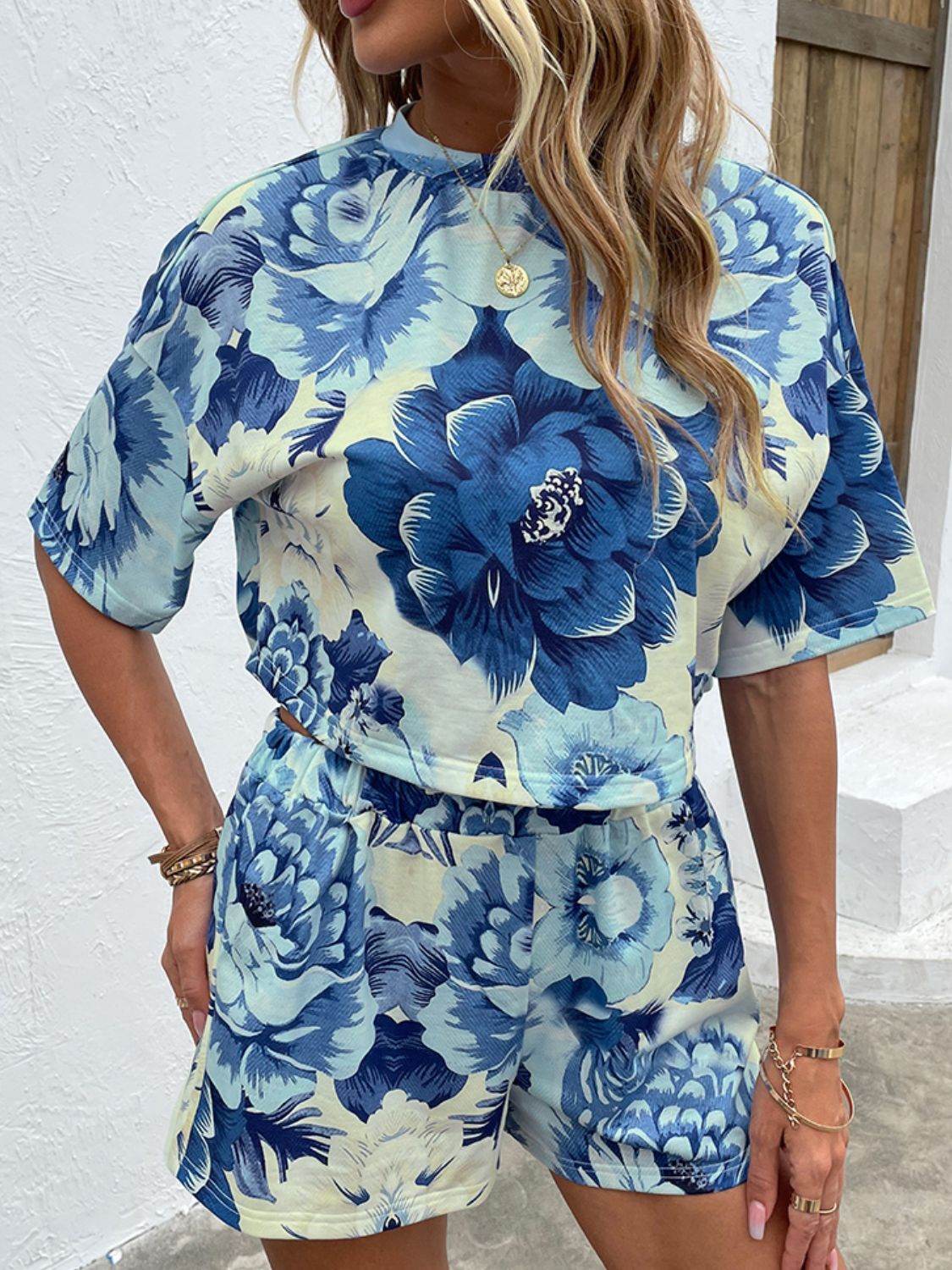 Shiny Floral Print Round Neck Dropped Shoulder Half Sleeve Top and Shorts Set